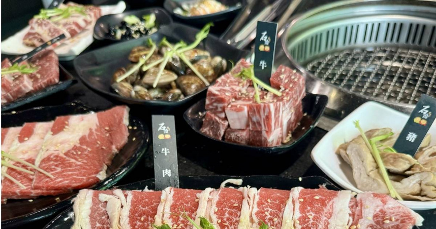 台南永康區的高人氣老牌吃到飽餐廳「石頭燒肉永康館」發布公告,表示因為租約到期,即將在6月22日正式結束營業。。(圖/翻攝FB/石頭燒肉永康館)