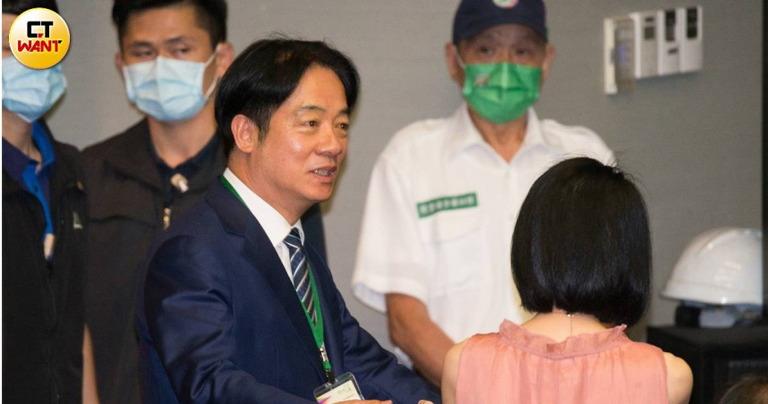 總統賴清德於「團結國家十講」第三講，以「憲政體制」為題指出，在野違憲立法引發憲政危機，間接影響了人民的權利。 （圖／黃威彬攝）