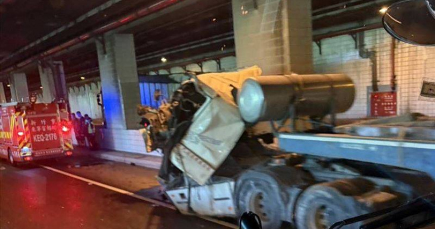 新竹鳳鼻隧道聯結車自撞　53歲駕駛當場不治身亡