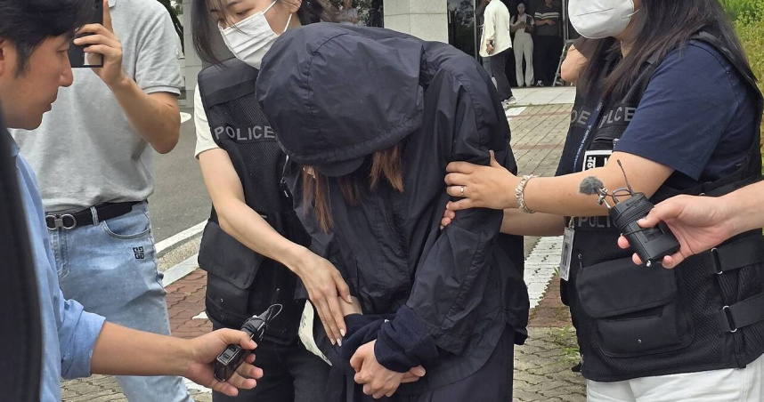 女學生進入高中2年多來都是全校第1名，近日被發現是靠母親和教師聯手偷考卷，長期作弊才有好成績，如今已被退學和移送法辦。（圖／翻攝自韓網）