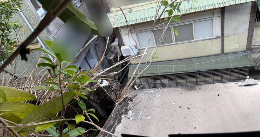 吳姓男子20日上午在住家刷油漆卻不慎墜樓，警消趕抵時他已明顯死亡。（圖／翻攝畫面）