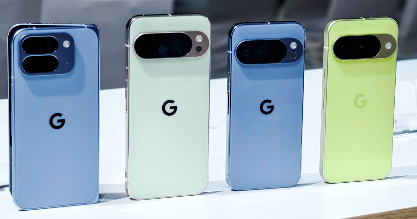 左起依序為Pixel 10 Pro Fold、Pixel 10 Pro XL、Pixel 10 Pro與Pixel 10。（圖／廖梓翔攝）