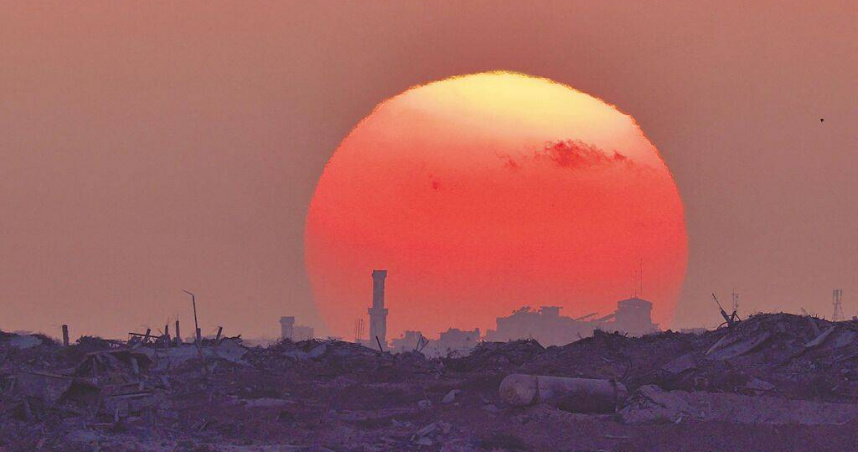 以色列總理尼坦雅胡欲開創「大以色列」的動作，若付諸實行，巴勒斯坦人的建國夢將更遙不可及。圖為從以色列遠眺迦薩落日。（圖／路透）