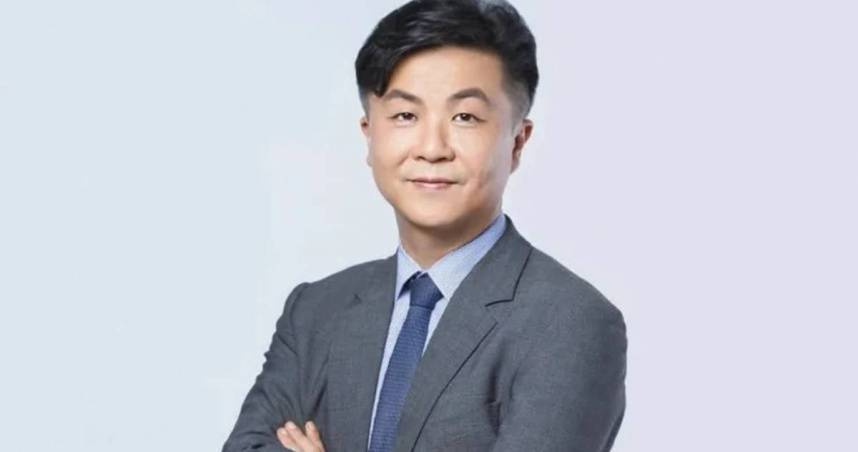 今年6月，呂秋遠私生子生母林沄蓁向台北市勞動局申訴呂秋遠事務所涉及「懷孕歧視」。近日台北市勞動局性別平等工作會審定，該事務所構成懷孕歧視，違反《性別平等工作法》第11條，遭開罰30萬元。（圖／翻攝自臉書／呂秋遠）