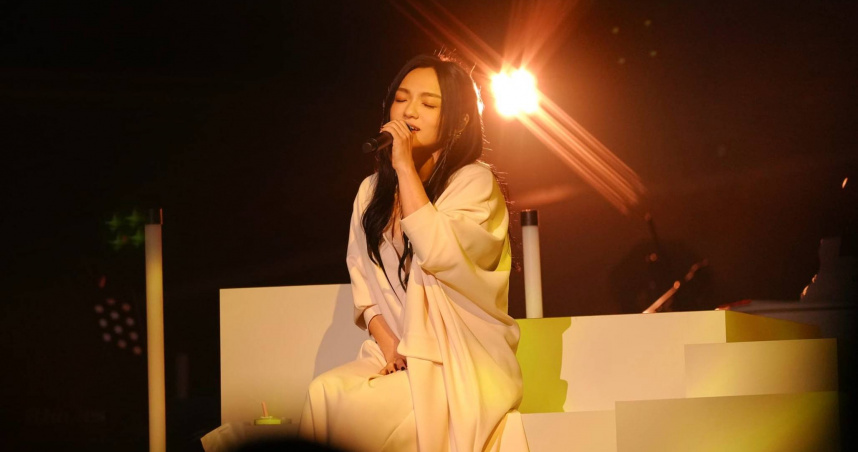 金曲歌后徐佳瑩日前於高雄流行音樂中心海音館舉辦《我在聽》演唱會。（圖／高流提供）