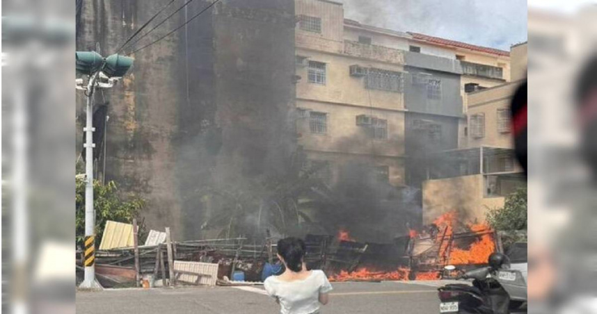 彰化鹿港連環火警，廢棄物雜草連燒波及轎車。（圖／翻攝畫面）