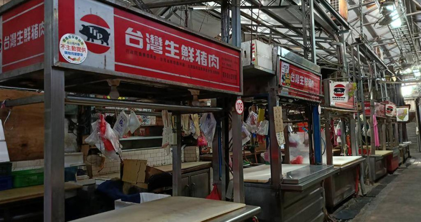 配合中央禁宰令，傳統豬肉攤都休息，豬農盼禁宰令解除後，政府屆時能有完善的配套措施，避免豬價大幅波動。（圖／中國時報葉靜美攝）