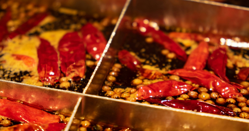 長期攝取重油、重鹹的食物，恐增加腸道負擔。（示意圖／翻攝自unsplash）