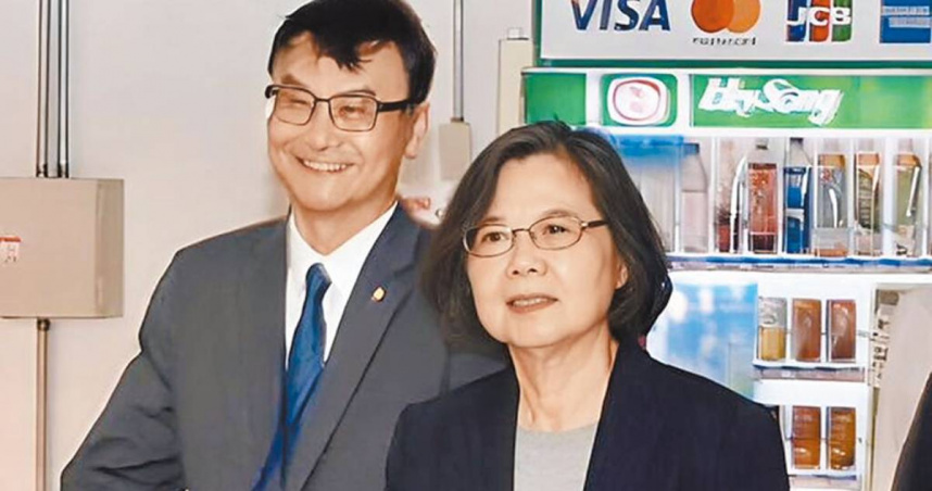 前總統蔡英文（右）8日晚間啟程前往德國，出席「柏林自由會議」並將發表演說。（圖／摘自英蔡文臉書）