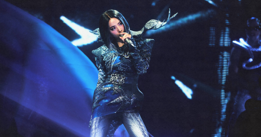 蔡依林以蛇紋與蛇形符號打造的戰袍現身。（圖／凌時差提供）