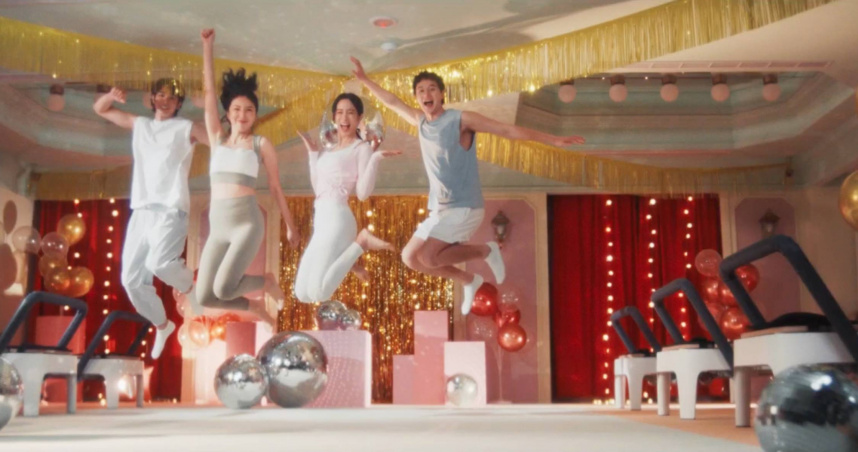 楊謹華、劉以豪、張軒睿、温貞菱一起拍攝廣告。（圖／虎鐵健身 X 器械皮拉提斯）