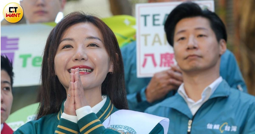 立委吳沛憶（左前）鬆口可能會登記角逐民進黨下一屆台北市黨部主委。（圖／黃耀徵攝）