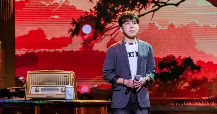 許志豪和康康、陳隨意、陳孟賢、李子森、杜忻恬一起主持合作主持《綜藝一級棒》，節目收視持續長紅。（圖／中視提供）