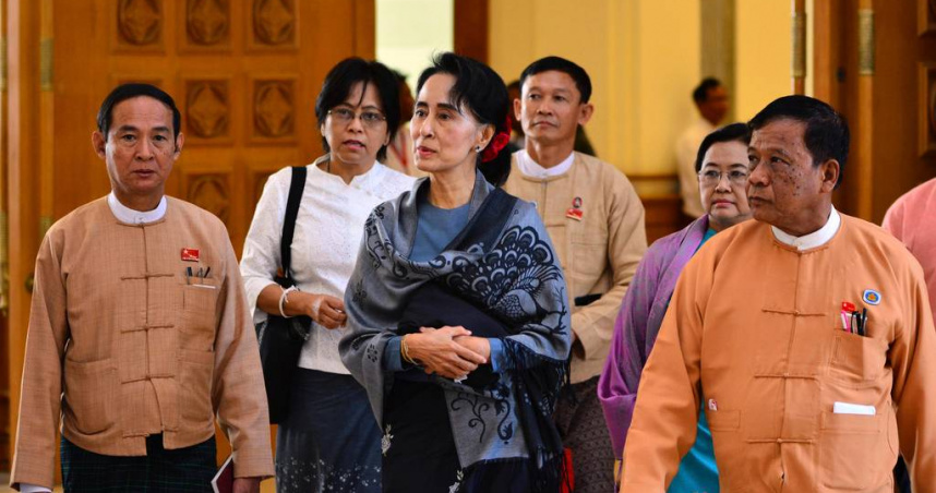 高齡80歲的翁山蘇姬刑期減免，但仍面臨超過20年服刑，是否改為居家軟禁未明。（圖／達志／美聯社，下同）