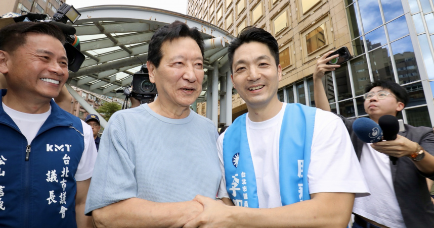 台北市長蔣萬安聲援捲入黨籍風波的趙少康，強調選戰當前應團結一心、並肩作戰。（圖／方萬民攝）