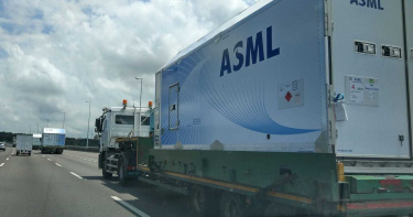 價值40億!撞到絕對「賠不起的貨車」 路上看到閃遠點