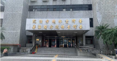 莽男陳情未獲解決 持大聲公食藥署喊「陳時中與部屬有奸情」