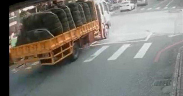 獨自巡工地遭打臉!李義祥開工程車「滿載輪胎」疑偷施工 關鍵畫面曝光