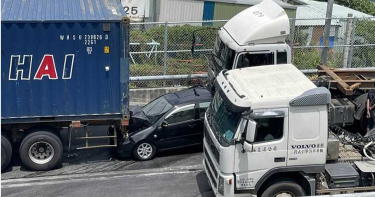 才發生2死悲劇!台64線5車連環撞 車流回堵觀音山隧道
