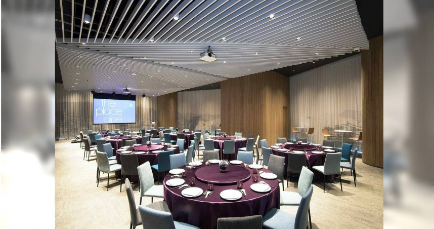 一名網友在Dcard上發文，表示他因為有事沒辦法參加公司尾牙，卻被同事反問「1句話」酸他，讓他傻眼。（示意圖／報系資料照）