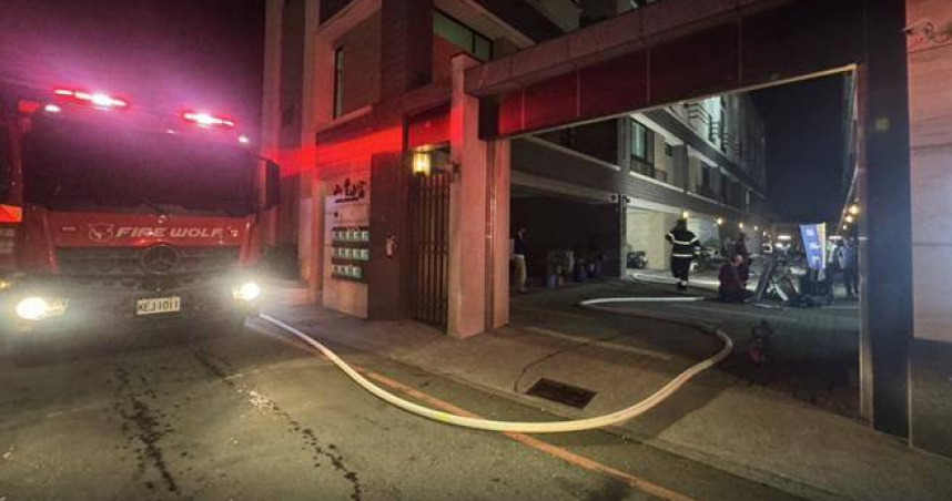 台南麻豆透天厝突發火警。（ 圖／翻攝畫面）