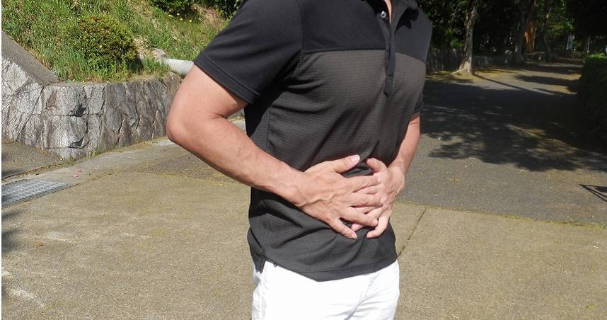 外科醫師陳榮堅分享一起病例，一名30歲男子上午出車禍，晚上不舒服才就醫，檢查後驚見他的一段腸子已爆出，緊急替他動手術，但因為切除40公分腸子影響又多次被送醫。（示意圖非當事人／PhotoAC）