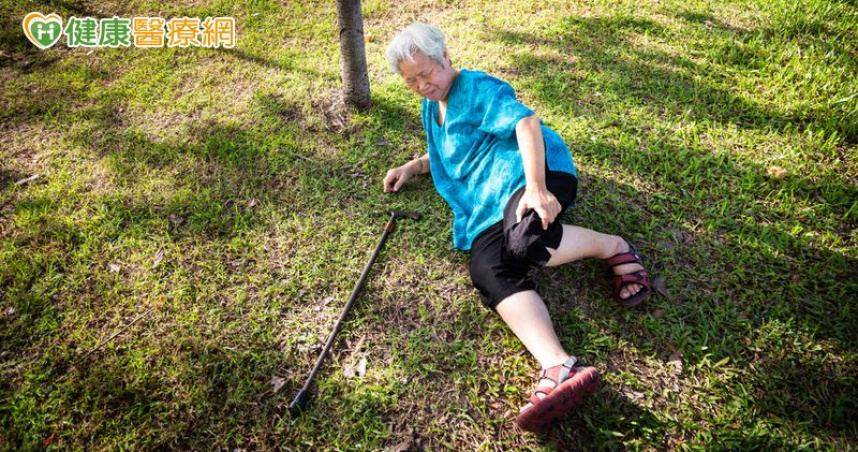 老婦摔車單手撐地害「粉碎性骨折」！　「雙壓治療」助迅速恢復生活