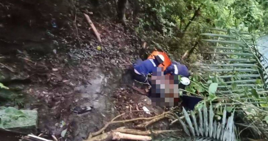 嘉義一名54歲婦人行經獨立山步道，遭落石砸中當場死亡。（圖／翻攝畫面）
