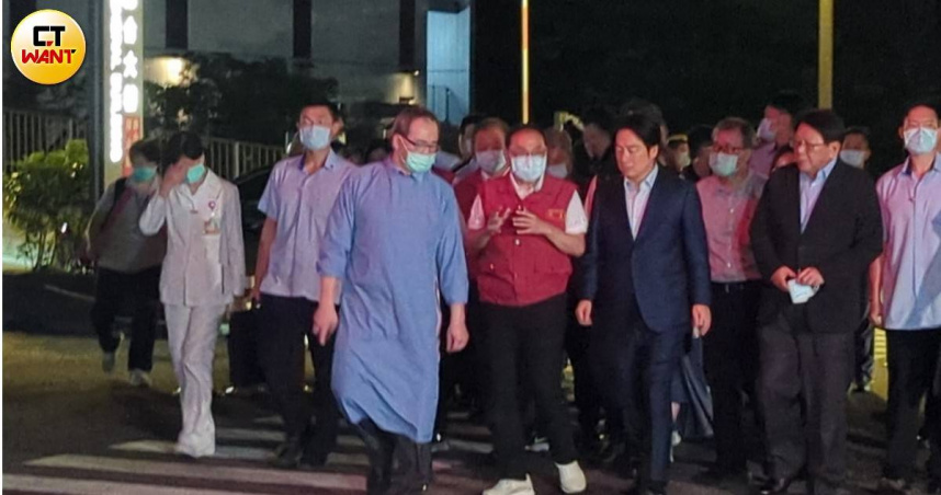 總統賴清德19日晚間8時許前往土城長庚探視傷者。（圖／林冠吟攝）