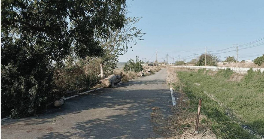 賴男涉嫌持刀刺死朱女同居李姓男友，2人事後將李男屍體以棉被包裹後置於機車腳踏板上，由賴男載往附近大排水溝中棄屍，檢方近日偵結，將賴男依殺人、遺棄屍體，朱女依遺棄屍體、湮滅證據等罪起訴。（圖／報系資料照）