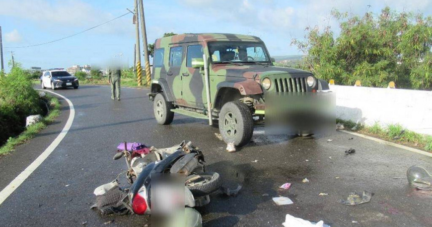 屏東車城今天上午發生軍車與機車對撞事故,32歲陳姓女騎士送醫急救後,仍在傍晚6時許宣告不治。(圖/警方提供)