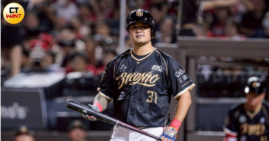 「大師兄」林智勝在引退賽開轟。（圖／趙文彬攝）