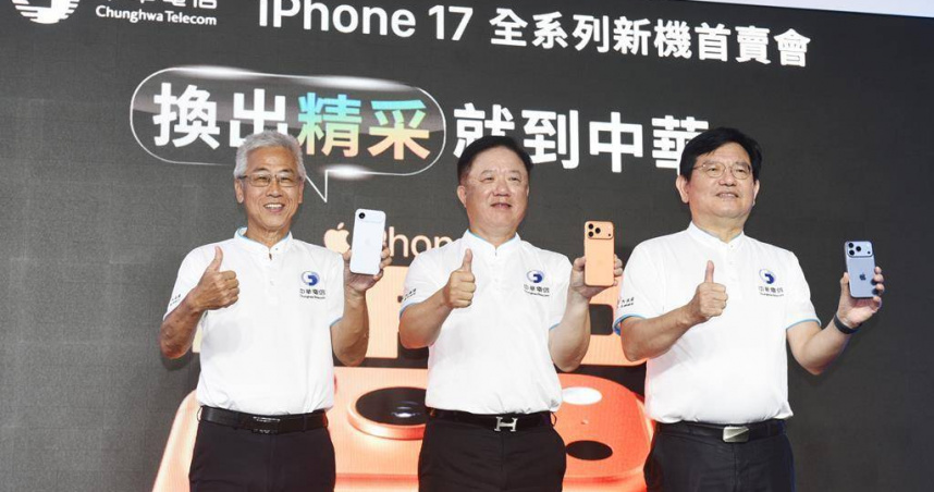 中華電信董事長簡志誠(圖中)認為，行動流量有價 ，低價吃到飽不是好的做法。右為總經理林榮賜。（圖／工商時報顏謙隆攝）