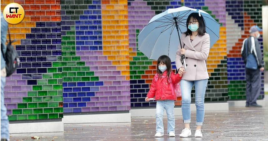 強颱「樺加沙」掃過台灣，各地均有大小不等的雨勢。（示意圖／CTWANT資料照）