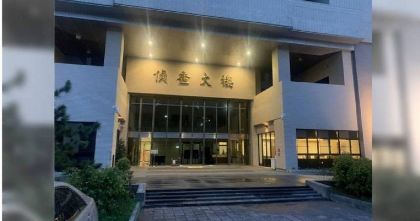 跨國毒、槍走私集團運百斤毒品回台,丁姓律師涉嫌洩漏偵查機密,通風報信導致警方撲空。(圖/翻攝畫面)