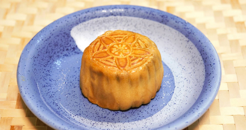 有網友從越南帶回月餅，入境時驚覺成分含有豬肉，火速拿到檢疫窗口銷毀。（示意圖／Photo AC）