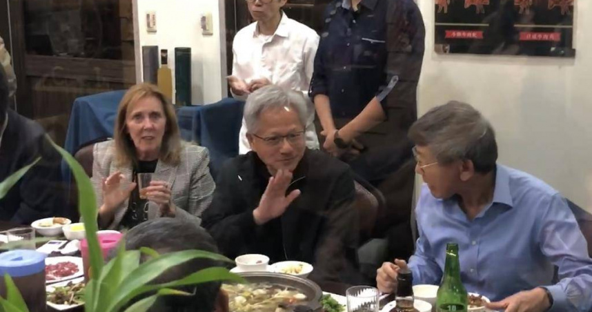 黃仁勳快閃台南，晚上在永康區大啖名店劉家莊牛肉爐。（圖／中國時報曹婷婷攝）