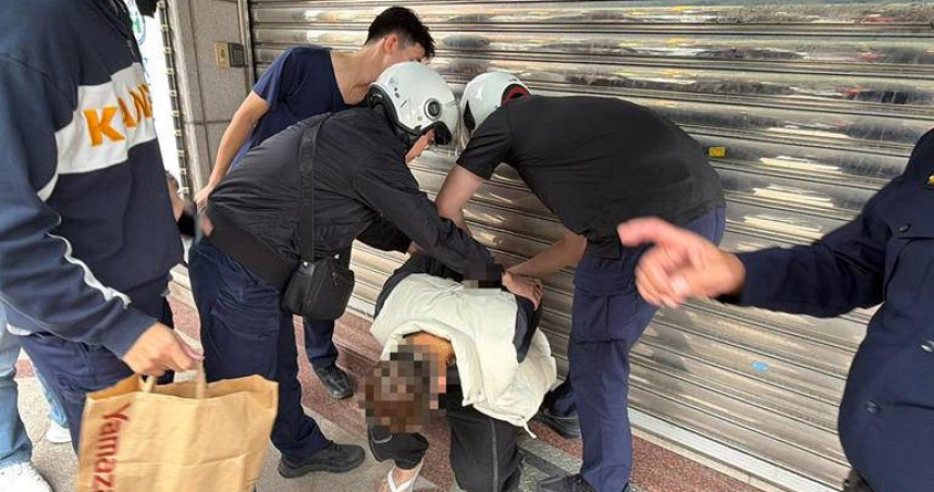 48歲男缺錢失控連偷帶搶，蘆洲街頭凌晨上演「瘋狂奪包記」7小時內就被逮。（圖 ／翻攝畫面）