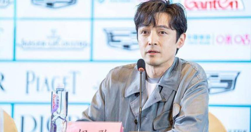 大陸男星胡歌近日在節目中罕見談及家庭，首次坦承自己已有2個孩子，也承認二胎是兒子。（圖／翻攝自微博）