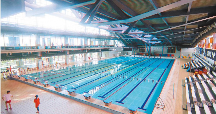 東華大學場次救生員證照考試傳出甄審連續誤判爭議，因甄審資訊不公開，引發考生對申訴限制及甄審專業度的懷疑。（示意圖／新北市體育局提供）