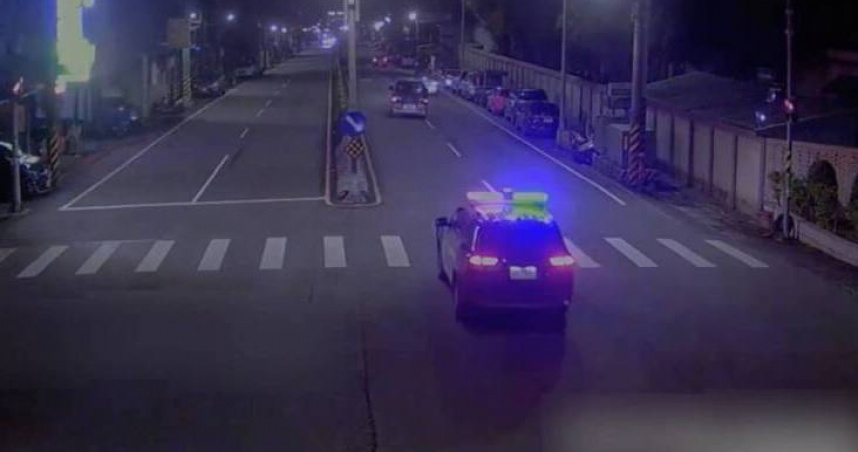 新北市三峽區4日凌晨發生毒駕案件，36歲男子吸食喪屍煙彈駕車蛇行遭警攔查，查獲毒品並依法開罰。（圖／翻攝畫面）