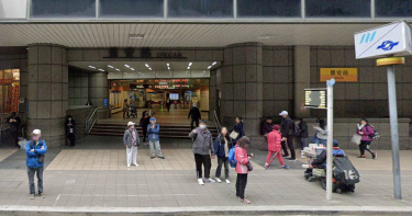 通勤族抱怨南京復興站跟景安站，轉車路程太長。（圖／翻攝Google Maps）