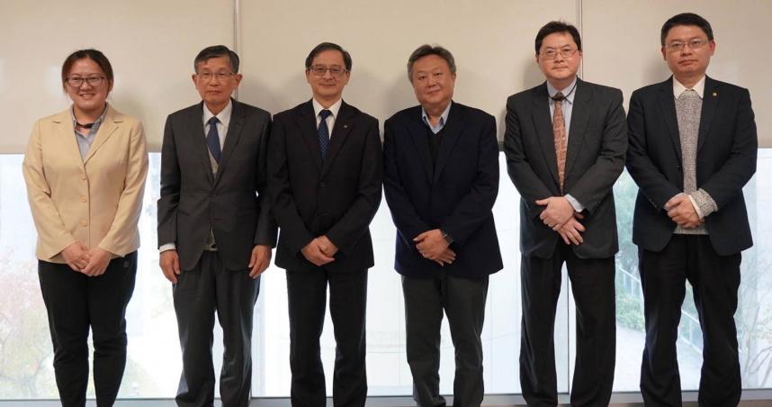 北市租賃公會舉辦「關稅壓力下租賃業如何精進企金融資支持產業發展」座談會，圖左起為中山大學副教授林雅淇、台北市租賃公會秘書長林逸民、中租控股策略長廖英智、中華經濟研究院副研究員吳明澤、台灣大學國發所教授葉國俊、臺灣金融研訓院副研究員謝順峰。（圖／台北市租賃商業同業公會提供）