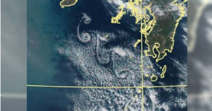 前氣象局長在臉書分享一張衛星即時影像，南韓濟州島下風處出現卡門渦列。（圖／翻攝自鄭明典臉書）