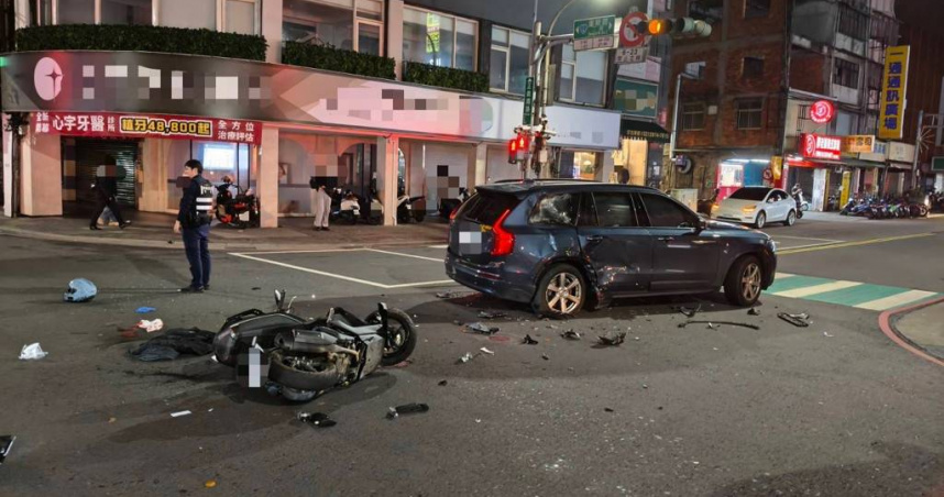 三重深夜「機車撞左轉休旅車」　19歲騎士噴飛頭部重創