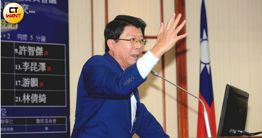 國民黨台南市長候選人謝龍介表示，地方選戰以內政議題為主軸，若操作政治或兩岸議題較難奏效。（圖／周志龍攝）