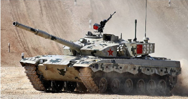 解放軍第3代「ZTZ-96主戰坦克」因尺寸較小且重量較輕，更適合透過兩棲登陸艦與氣墊船運輸。（圖／翻攝自維基百科）