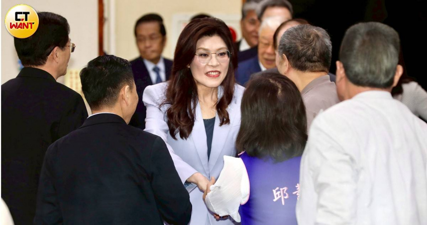 國民黨主席鄭麗文率團訪陸行程擬申請民主基金會補助，掀起朝野政治攻防。（圖／方萬民攝）