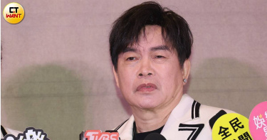 康康意外未入圍本屆金鐘，受訪時忍不住笑虧自己。（圖／蘇聖倫攝）