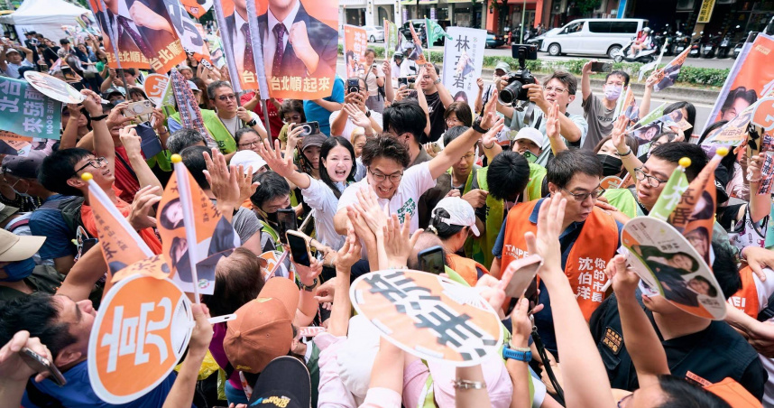 民進黨台北市議員林亮君競選總部今成立，沈伯洋到場站台。（圖／林亮君臉書）